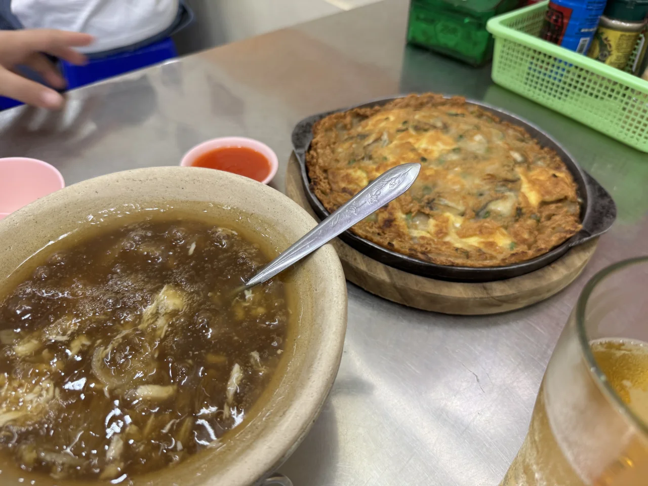 Pinne di squalo eccezionali a Yaowarat, Bangkok｜Hengdee (興利): brodo chiaro e delizioso riso saltato al granchio