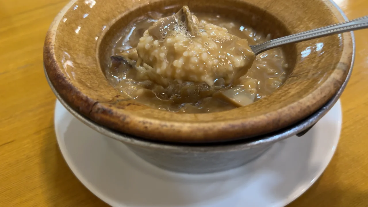 Haifischflossensuppe in Bangkok | HOCK Shark Fins mit Abalone-Reis im Test