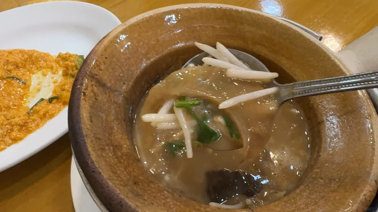 Haifischflossensuppe in Bangkok | HOCK Shark Fins mit Abalone-Reis im Test