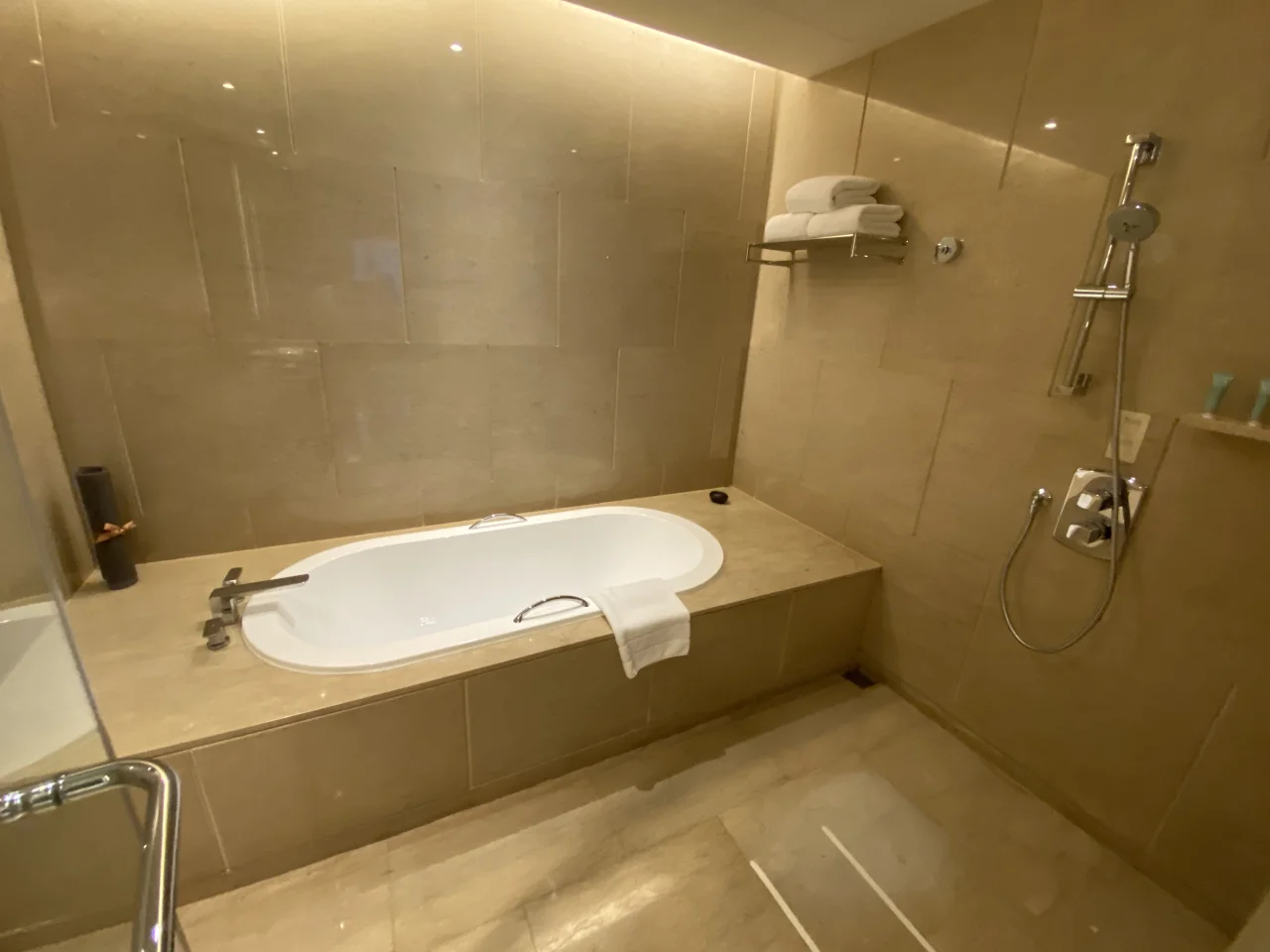 The Okura Prestige Bangkok Stay Review | Enjoy Japanese Hospitality and an Urban Infinity Pool